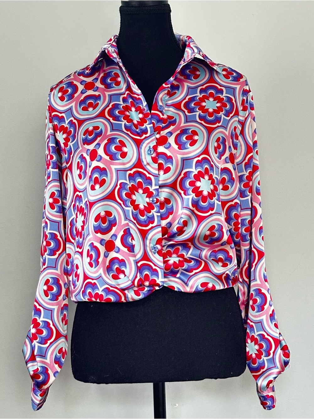 Colori Laurena Retro Mod Print Satin Retro Blouse | Psychedelic Print